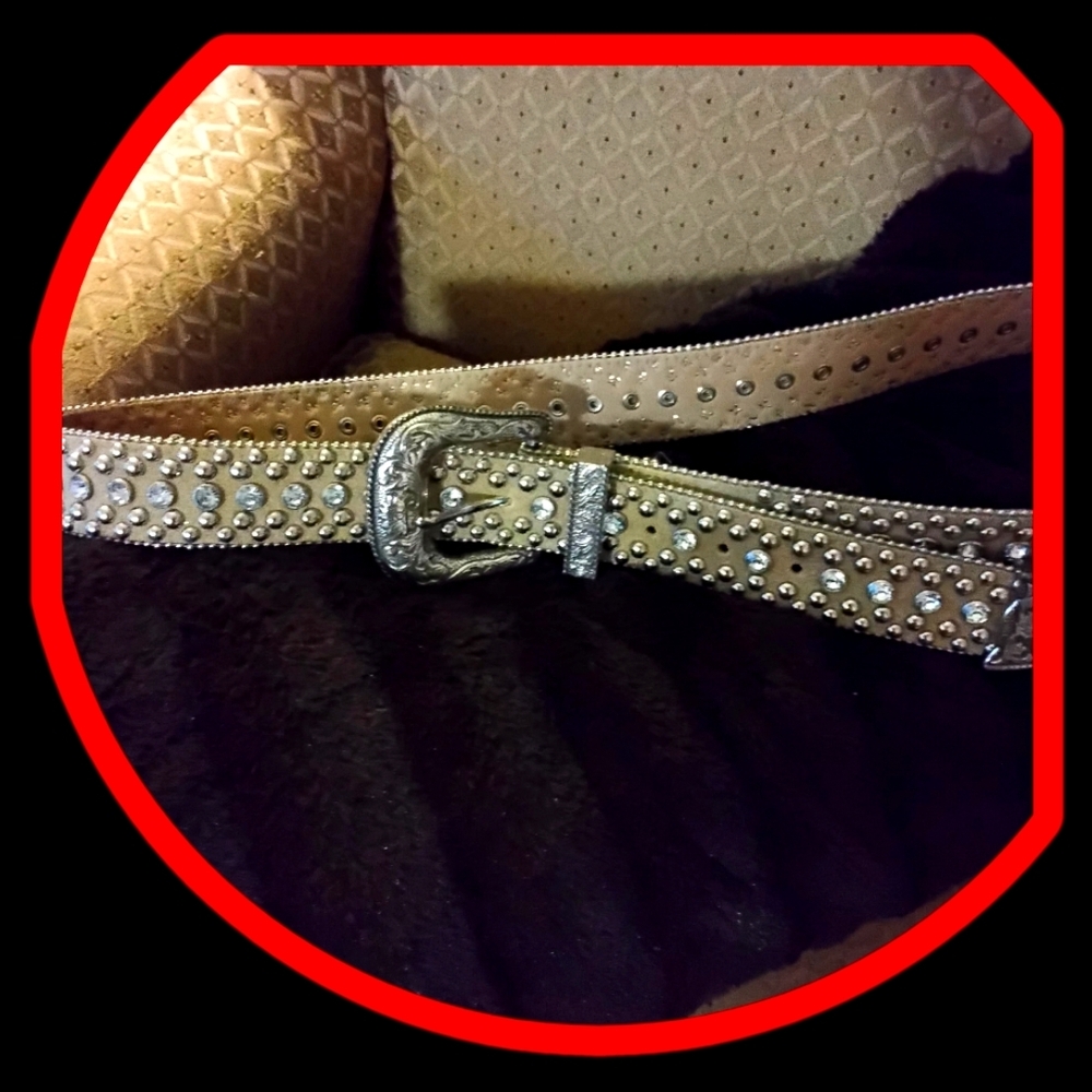 Guess Vintage Leather Studded/Embellished Rhinestones Sparkling Western Belt S/L
